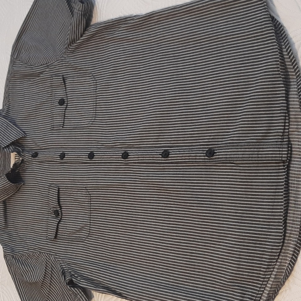 Distillery Apparel men’ short sleeve shirt.Size L.  Regular fit.